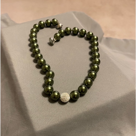 Green beaded necklace - Picture 2 of 2